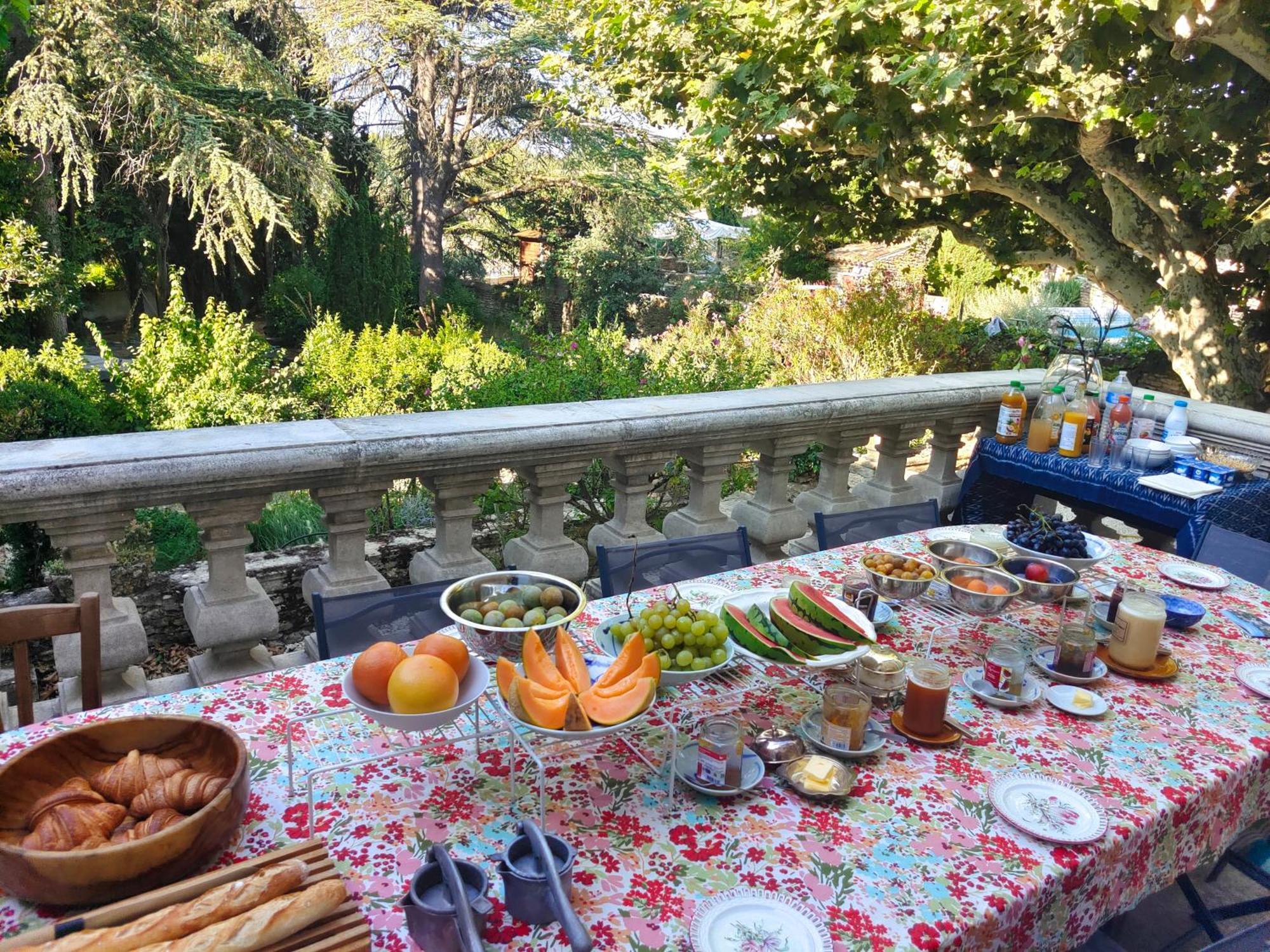 Rue Du Chateau A Cabrieres D'Avignon Bed & Breakfast Екстериор снимка